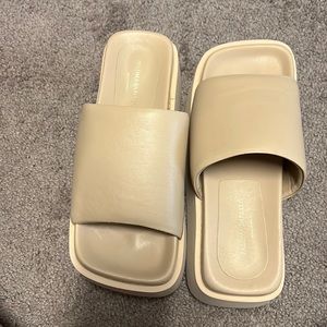 Paloma Barceló brand new flatform